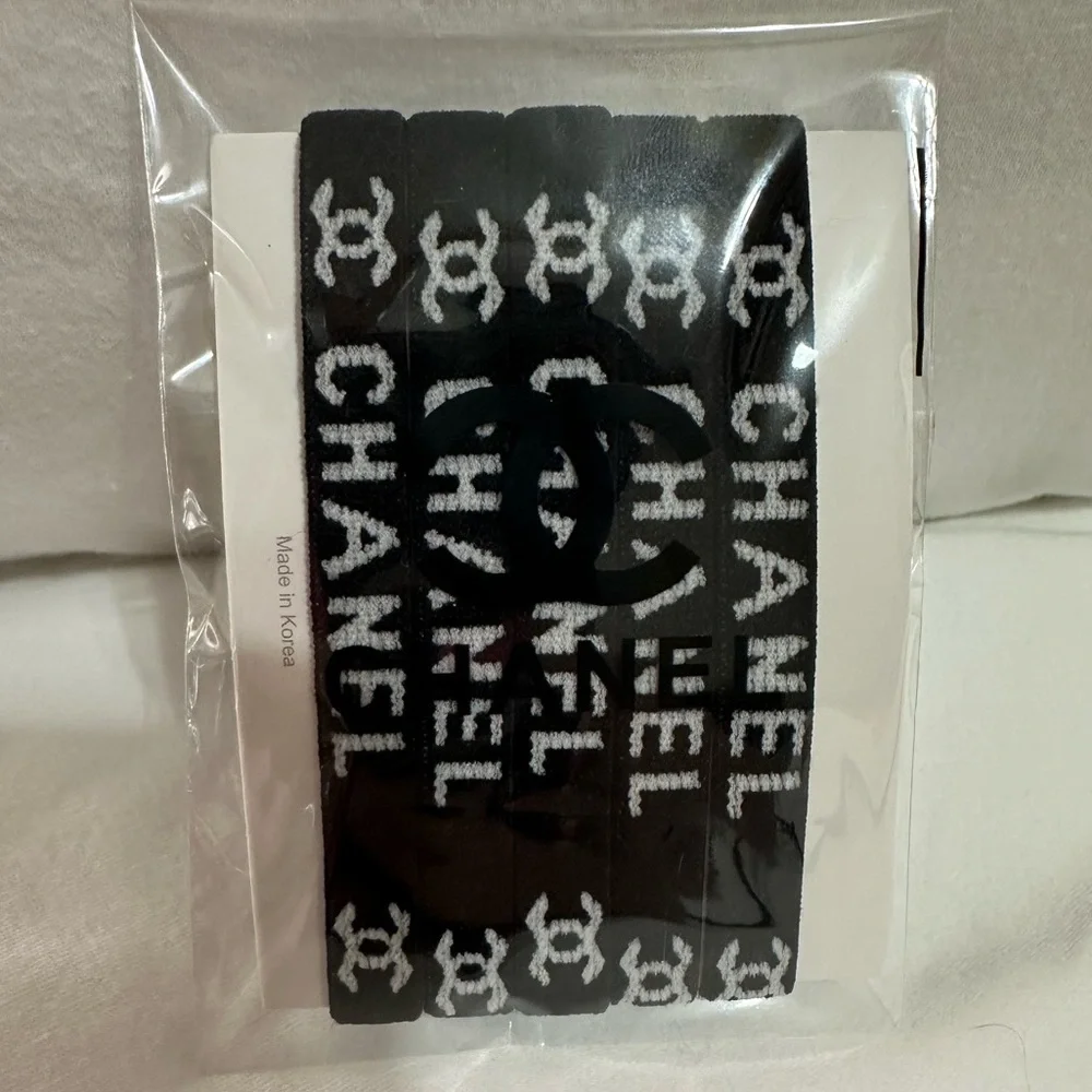 BLACK & WHITE DESIGNER STYLE LOGO ELASTIC HAIR TIES SET OF 5